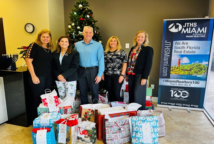 JTHS-MIAMI Realtors Deliver Holiday Gifts to Needy Palm Beach County Seniors