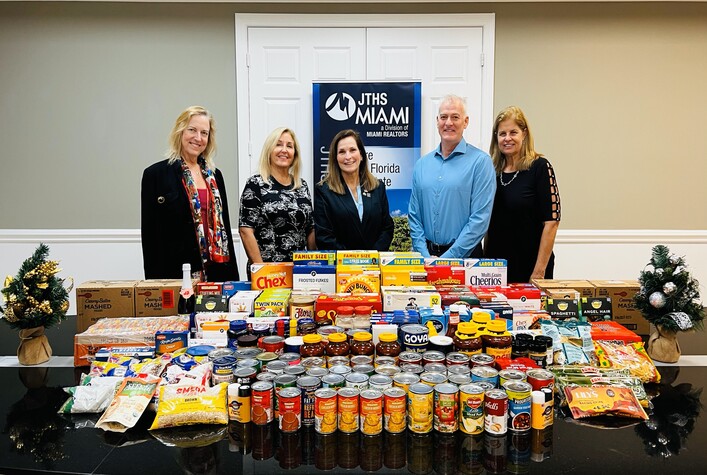 JTHS-MIAMI Realtors Donates $20,000+ Worth of Food to Needy Local Families